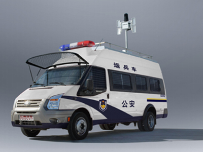 越野運兵車